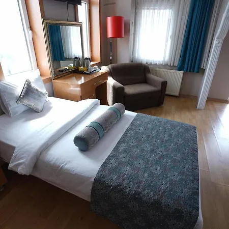 Ista Golden Palace 3*