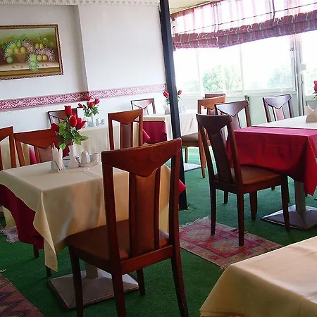 ısta Golden Palace 3*